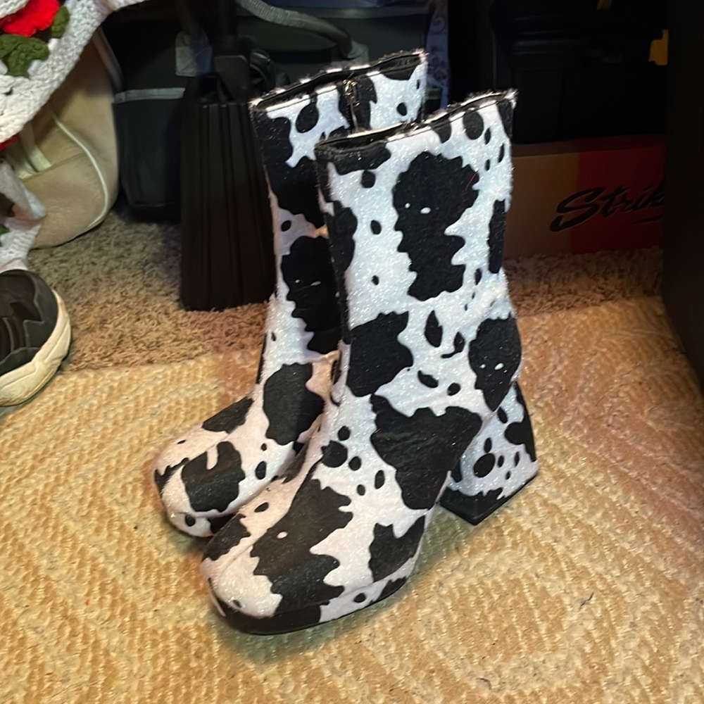 Public Desire Cow print boots Women’s WIDE 7